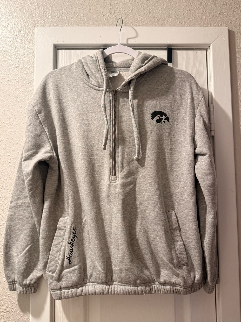 Iowa Hawkeyes hoodie size Small